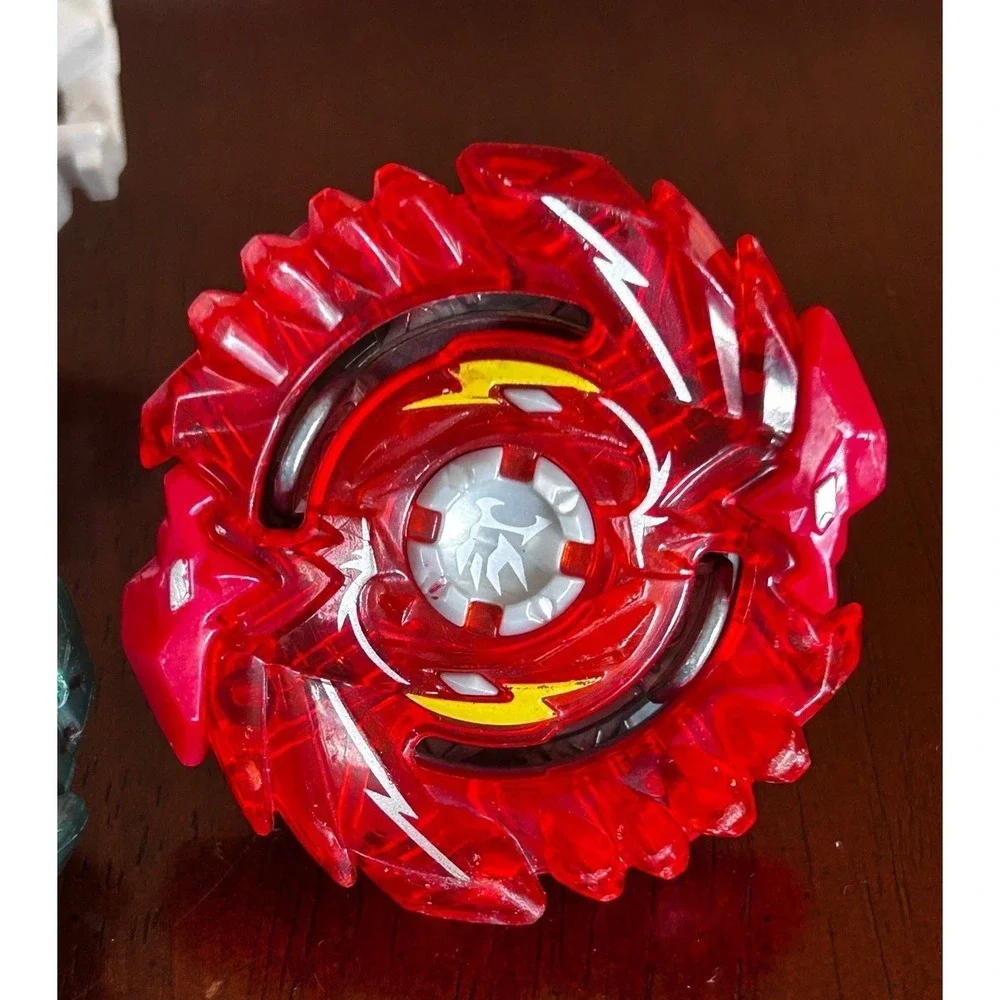 Beyblade Burst Lot of 3 Tops and 1 White‎ Launcher Red Green Gold Battle Set